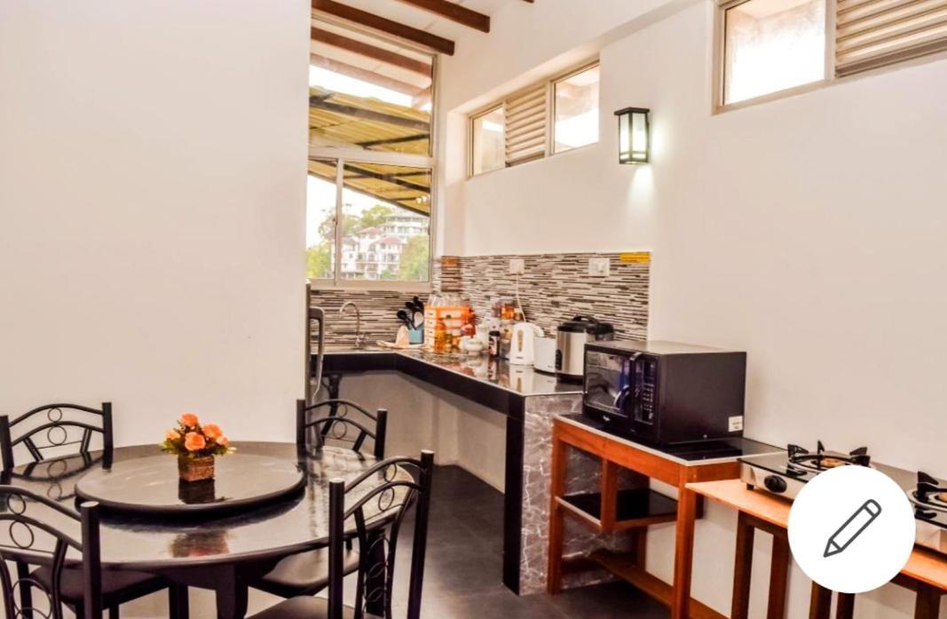 Saru Holiday Apartment - Upto 6 Guests Канди Екстериор снимка