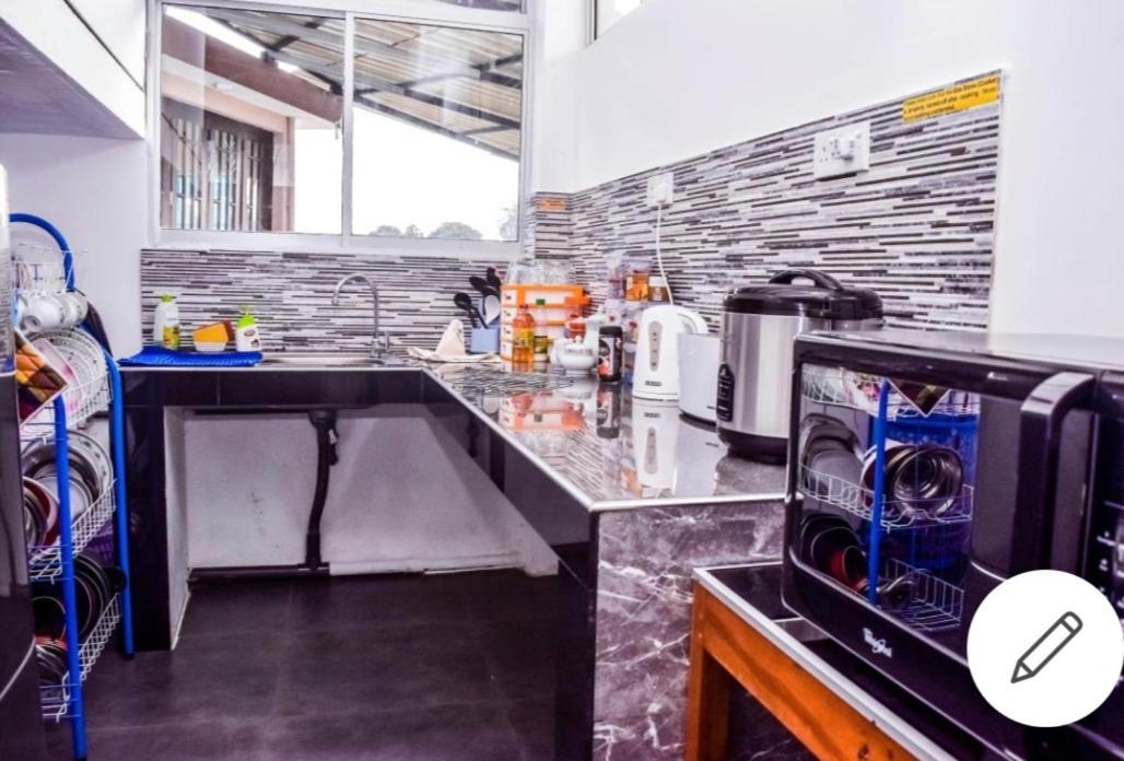Saru Holiday Apartment - Upto 6 Guests Канди Екстериор снимка